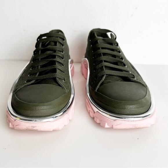 ADIDAS Raf Simons X Detroit Runner 'Olive
Size 8 men’s - Picture 4 of 10